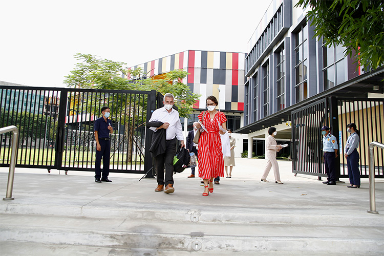 A warm welcome to the Mayor of Frankfurt and Consul General of Germany