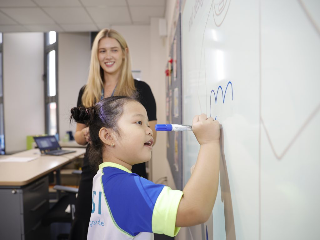 Chương trình Tiểu học Trường Song ngữ Quốc tế EMASI