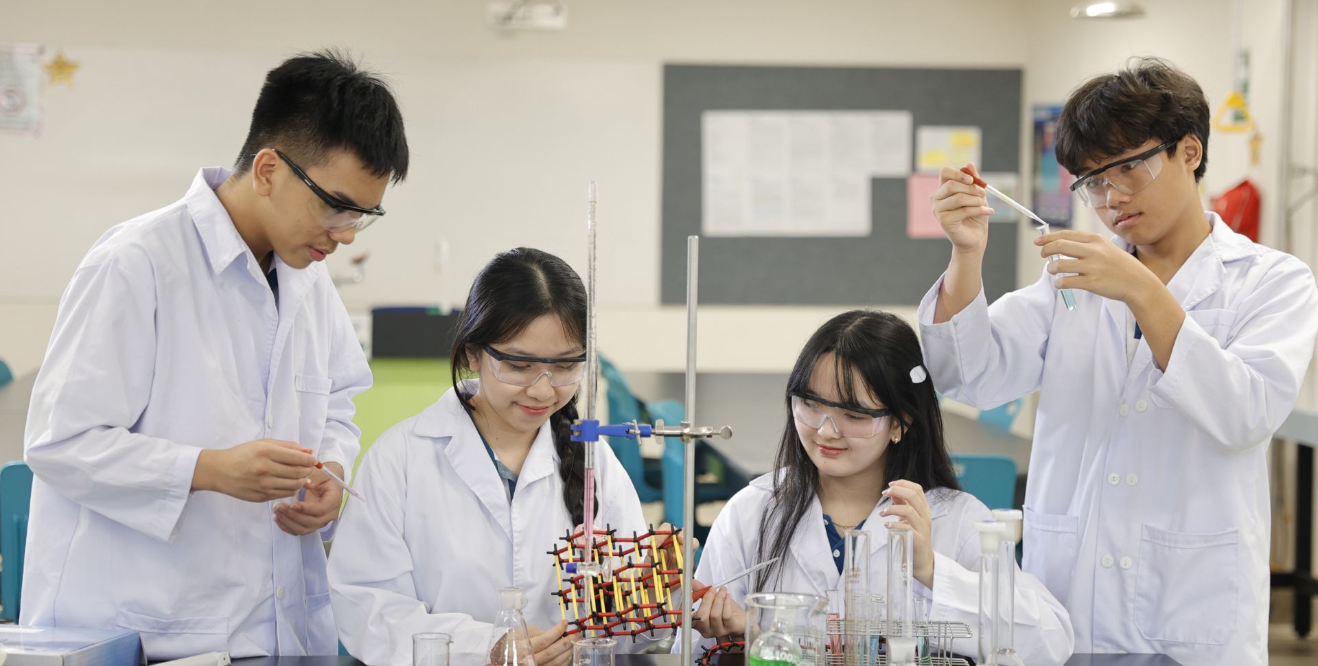 Trung hoc <br>Cơ sở